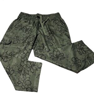 St. John's Bay Olive Green Floral Capris
